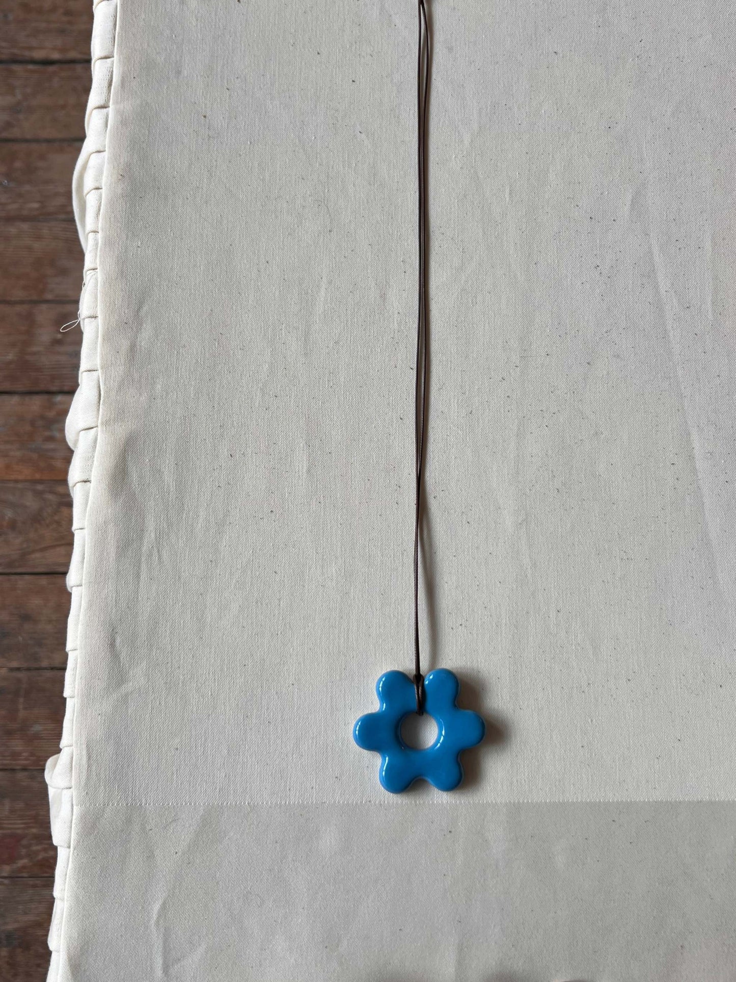 Flower necklace - blue