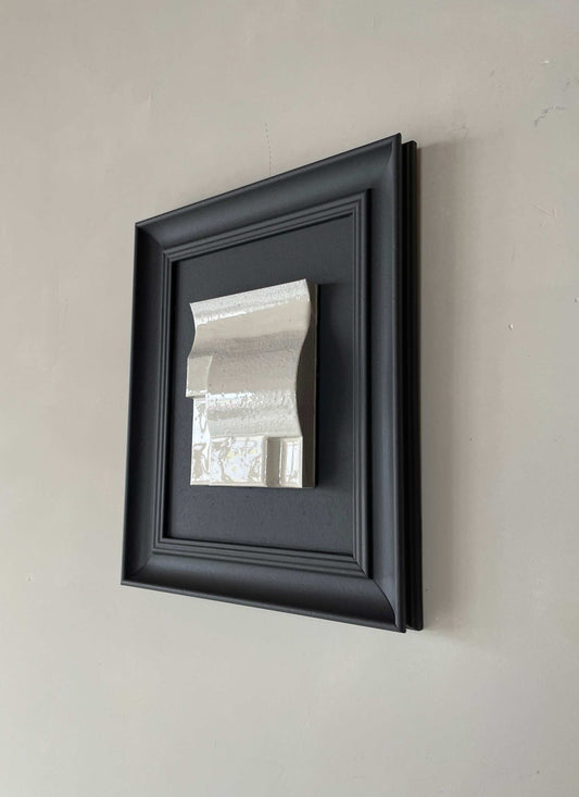 Vintage Frame Giant Lak by Edith Beurskens, featuring matte anthracite and shadow white colors, unique artwork with a Certificate of Authenticity.