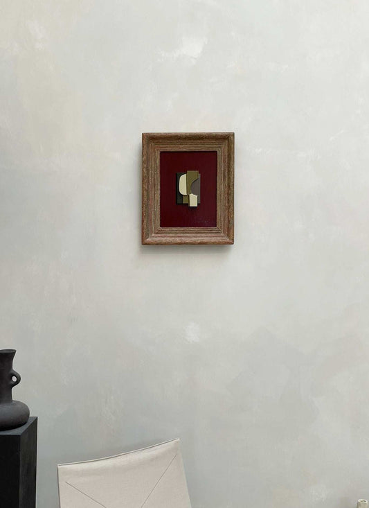 Vintage Frame Fauve on wall, featuring a unique artwork by Edith Beurskens in a rust/orange antique frame, 56 x 46 cm.