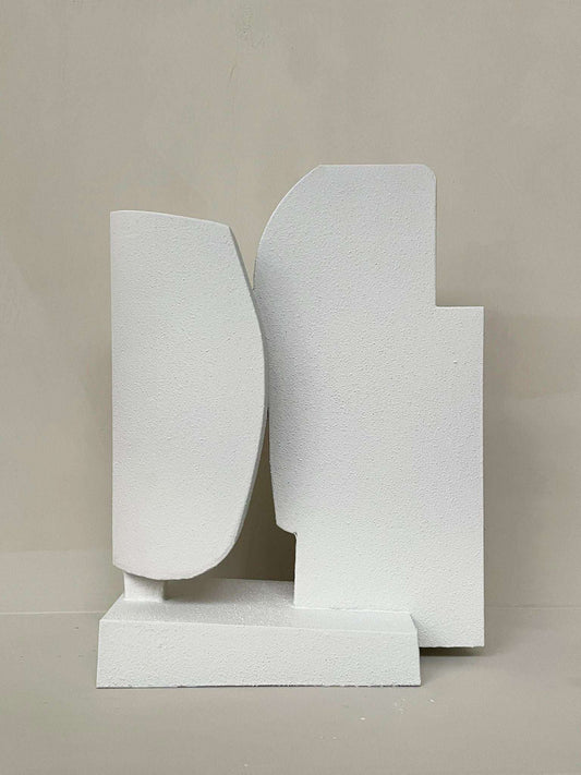 Sculpture Kiss from PLAY collection in white eco-friendly PLA with resin finish.