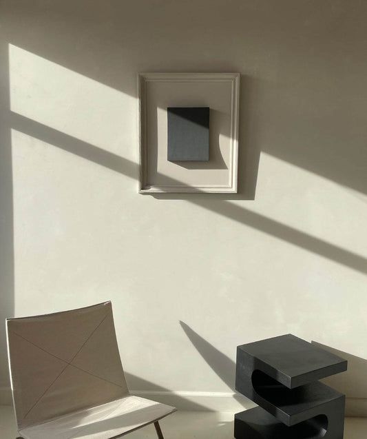 Vintage Frame 22.06 with mushroom and anthracite colors, featuring exclusive artwork by Edith Beurskens, displayed on a wall.