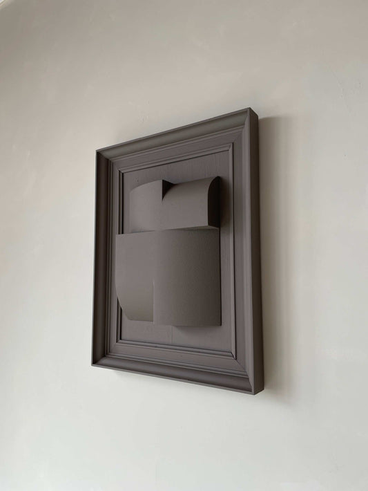 Vintage Frame Attic with exclusive artwork by Edith Beurskens, plant-based PLA, sand coating, and unique certificate.