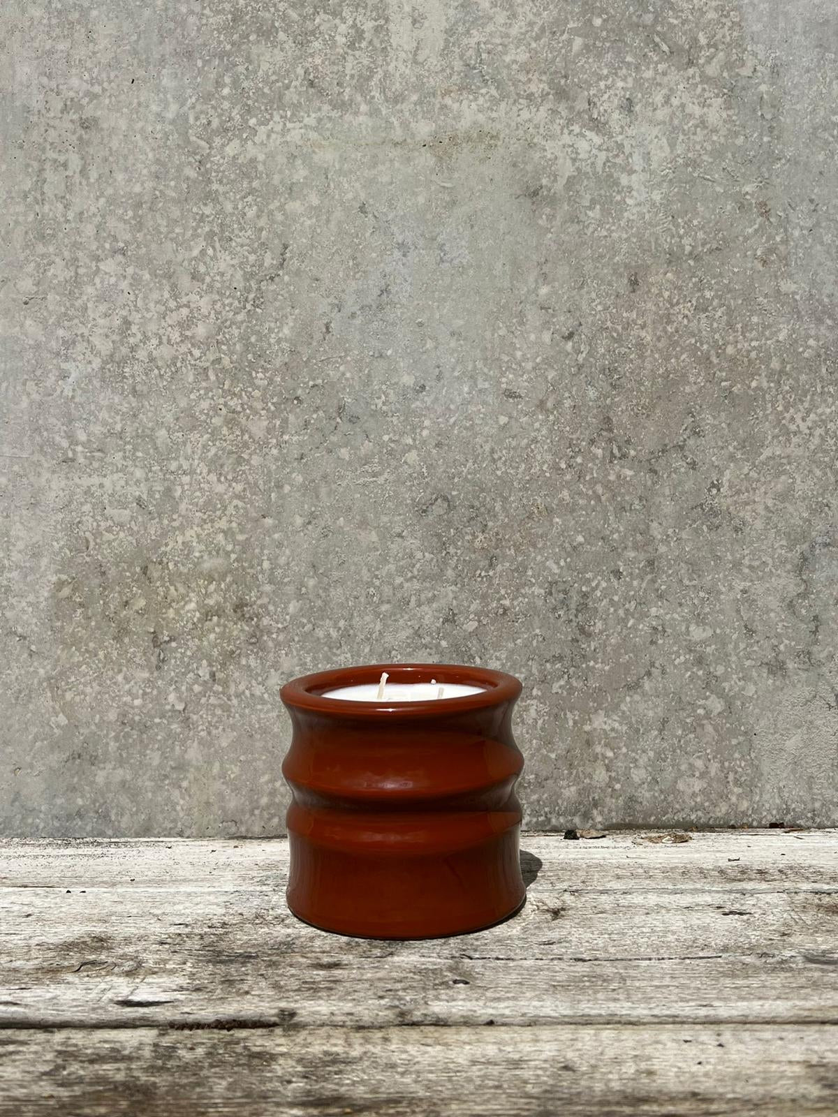 Shape 01.02 Terra - SCENTED CANDLE with natural refillable wax.