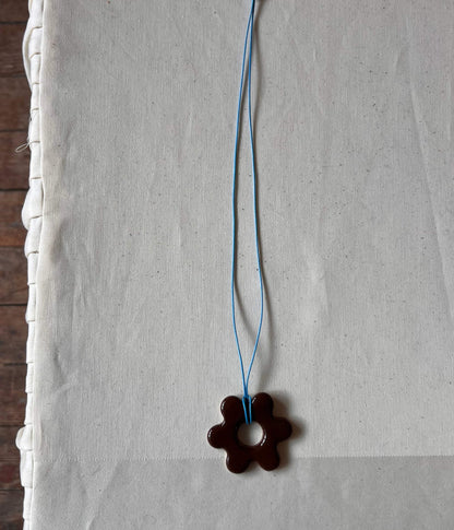 Flower necklace - brown