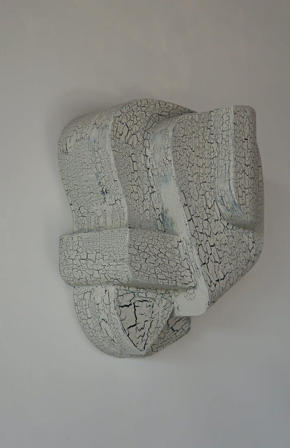 'Ko' wall sculpture with crackle finish in organic form, 30x24.5x14.9 cm.