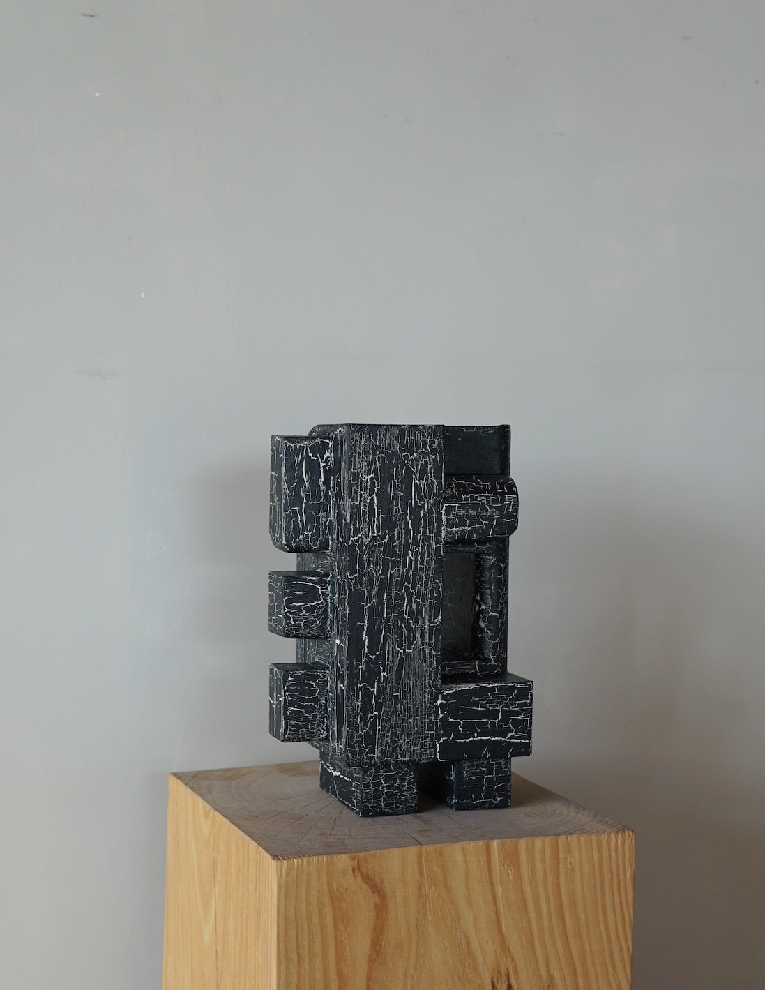 'Odile' Sculpture Crackle. By Edith Beurskens and Ilse van Stoltz