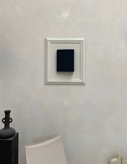 Vintage Frame Noell with anthracite artwork in shadow white frame on wall.