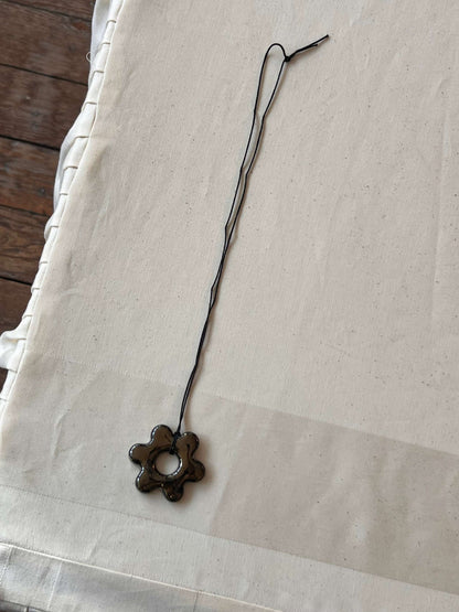 Flower necklace - metal