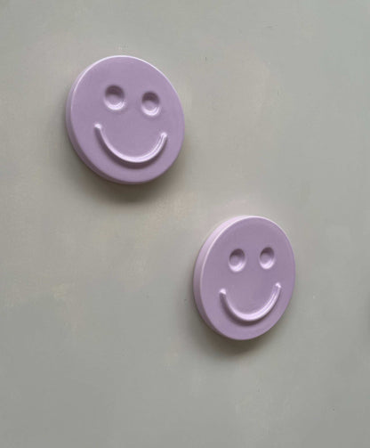Orchid 'HAPPY' ceramic artwork smiling face wall decor by Edith Beurskens.