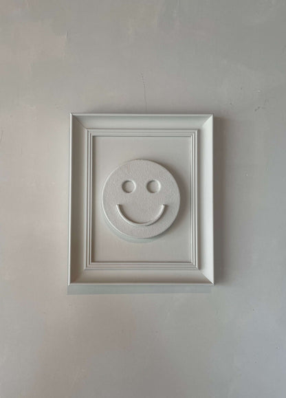 Vintage Frame Happy artwork with smiling face, shadow white color, size 27.5 x 32.5 cm, by Edith Beurskens.