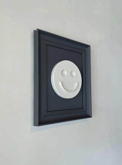 Vintage frame with exclusive smiley artwork by Edith Beurskens, matte anthracite and shadow white, 27.5 x 32.5 cm.