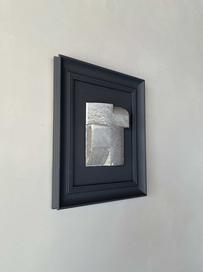 Vintage frame mini artwork with matte anthracite color and shiny mixed texture, 27.5 x 32.5 cm.