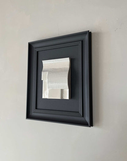 Vintage Frame Giant Lak in matte anthracite and shadow white, exclusive artwork by Edith Beurskens, featuring biodegradable PLA material.