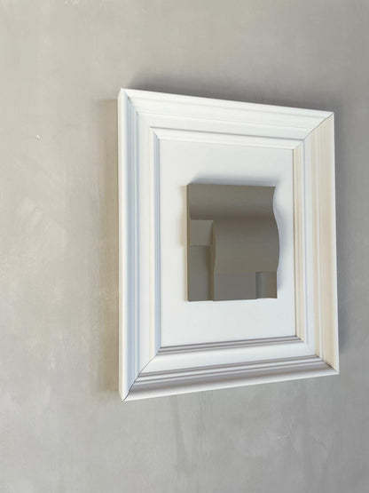 Vintage Frame Giant III by Edith Beurskens with sand texture and eco-paint, featuring a shadow white and mouseback color scheme.