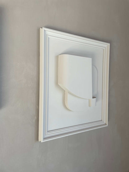 Vintage Frame Balance artwork by Edith Beurskens in shadow white, featuring plant-based PLA material with sand coating.