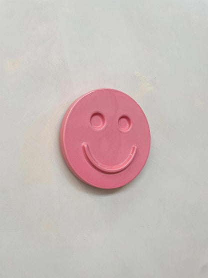 Pink 'HAPPY' ceramic artwork by Edith Beurskens, handcrafted with glaze.