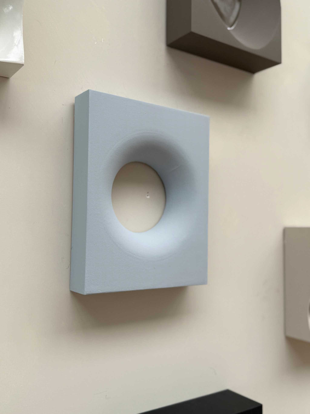 GOLF Soft Blue plant-based PLA artwork with eco-paint and resin finish, 30x24 cm, handmade and customizable color