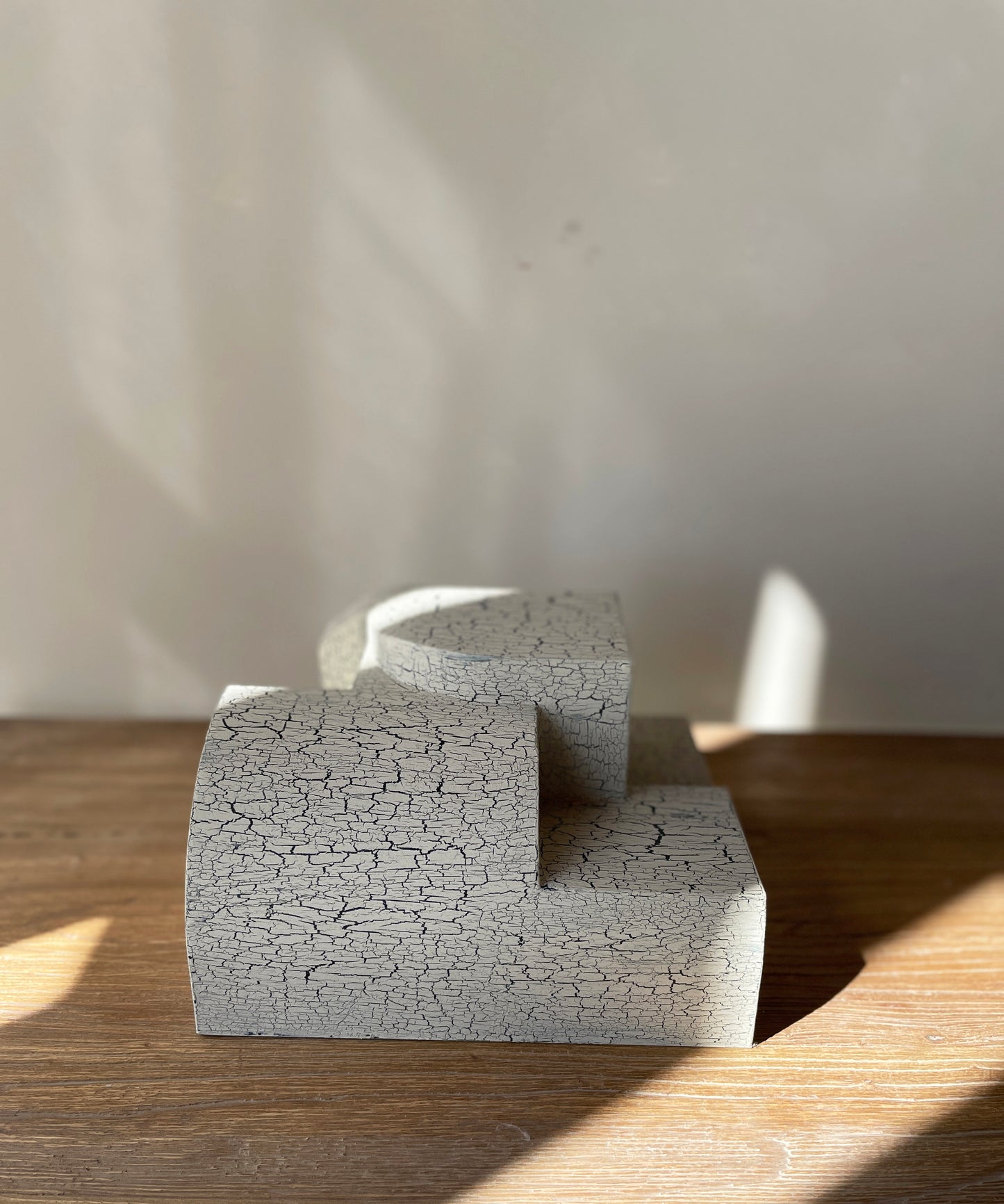 'Bep' Sculpture in crackle by Edith Beurskens and Ilse van Stoltz
