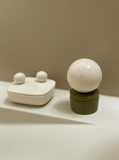 Ceramic box 'BOULE' in medium milk and olive tones, handmade for keepsakes and jewelry.