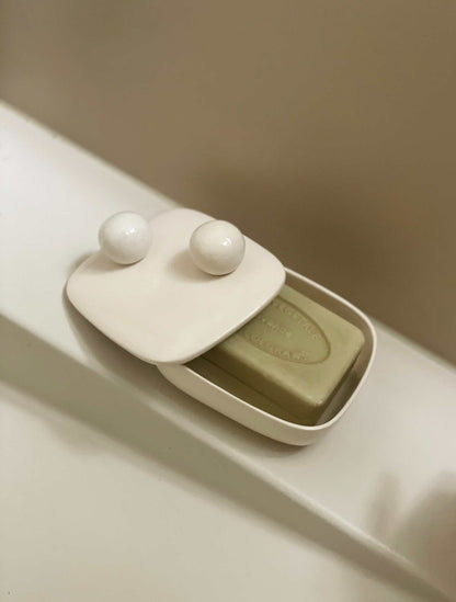 Ceramic box 'BOULE' with soap bar, aesthetic and handmade, perfect for keepsakes and trinkets.