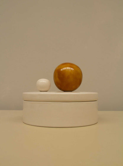 Large ceramic box 'BOULE' in cognac and milk colors, designed for keepsakes.