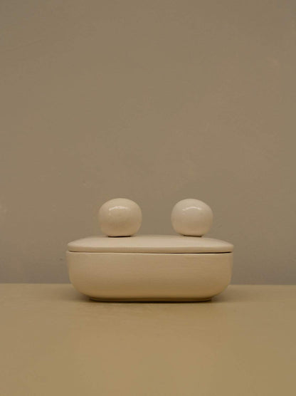 Ceramic box 'BOULE' for keepsakes, handmade, ivory tone.