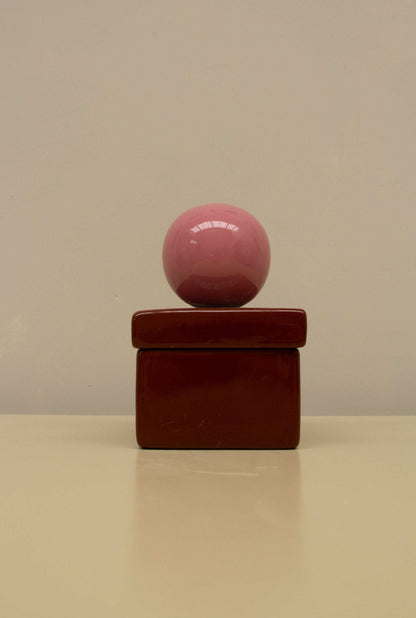 Ceramic box 'BOULE' in cherry and sorbet color scheme, square shape.