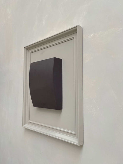 Vintage Frame Fender with anthracite artwork, shadow white frame, 71x61 cm, by Edith Beurskens.