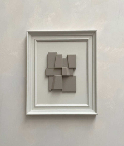 Vintage Frame Ophelie, exclusive artwork by Edith Beurskens, featuring a unique plant-based PLA material with a shadow white vintage frame and sand coating finish.