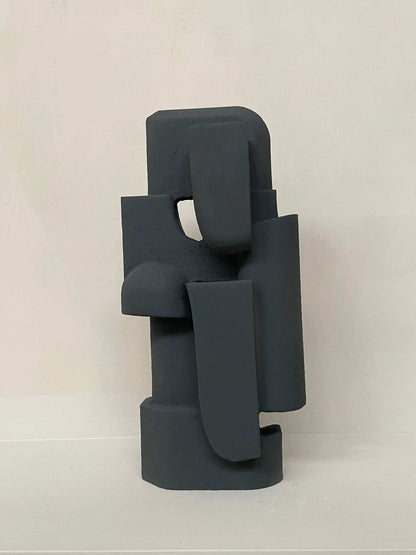 Sculpture Marcy, eco-friendly PLA artwork with resin finish, part of PLAY collection.