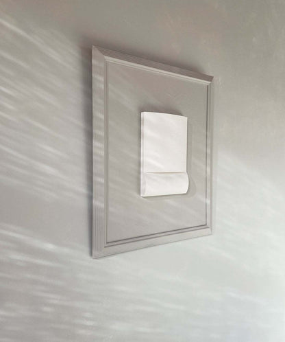 Vintage Frame 22.09 with artwork by Edith Beurskens, featuring a sand texture finish in Mushroom and Shadow White tones.