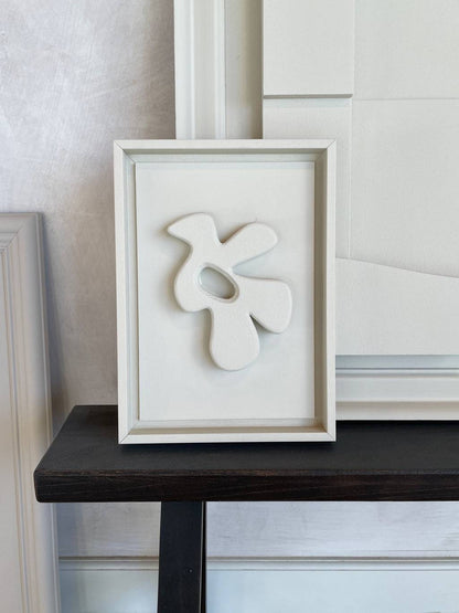 Eco-friendly 23.1 Bird artwork in frame, made with PLA and sand texture finish.