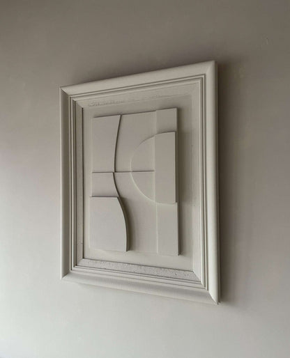 Vintage Frame Soleil with exclusive artwork by Edith Beurskens, made from eco-friendly PLA and finished with sand texture, in shadow white.