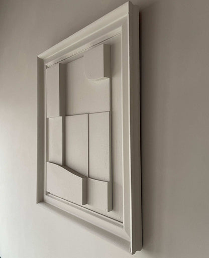 Vintage Frame Piscine in shadow white, exclusive artwork by Edith Beurskens, featuring biodegradable PLA material with sand texture and eco-paint.