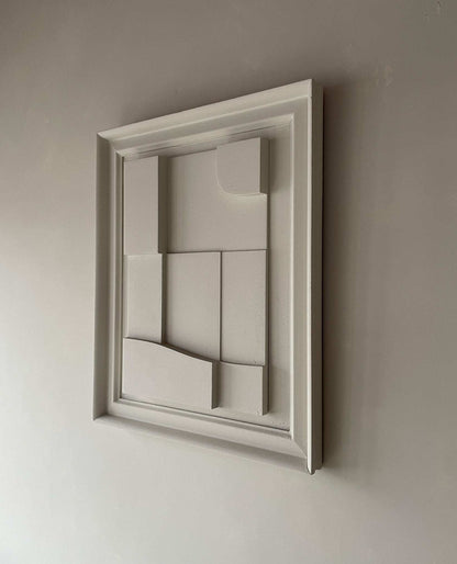 Vintage Frame Piscine in shadow white with geometric artwork by Edith Beurskens, featuring biodegradable PLA material and textured eco-paint.
