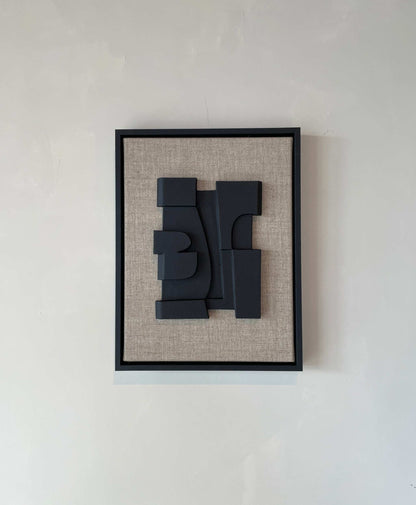 Canvas Nonna artwork with anthracite black frame and structured plaster finish, 43x33 cm.