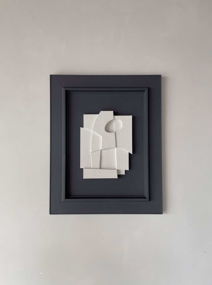 Vintage Frame Liza featuring exclusive shadow white artwork in anthracite vintage frame, size 52 x 42 cm.