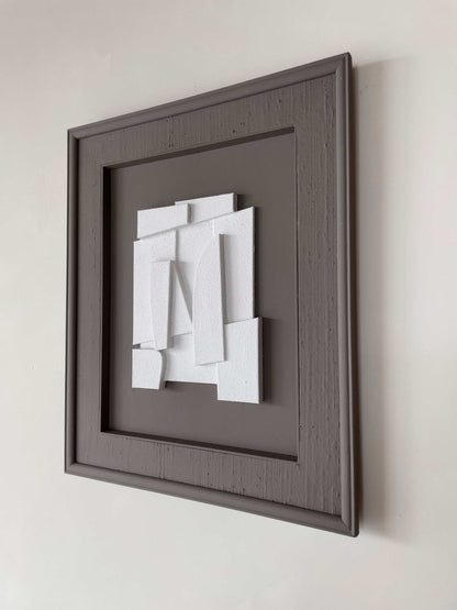 Vintage Frame Miro with unique artwork by Edith Beurskens, featuring a Shadow White design in an Attic-colored, 42.5x51 cm vintage frame.