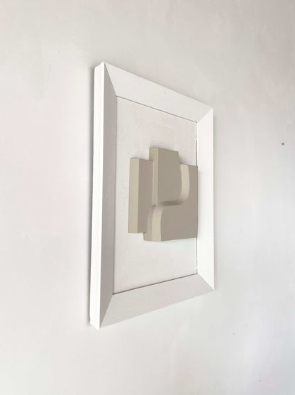 Vintage Frame Zach with exclusive artwork by Edith Beurskens, featuring biodegradable PLA material in shadow white frame.