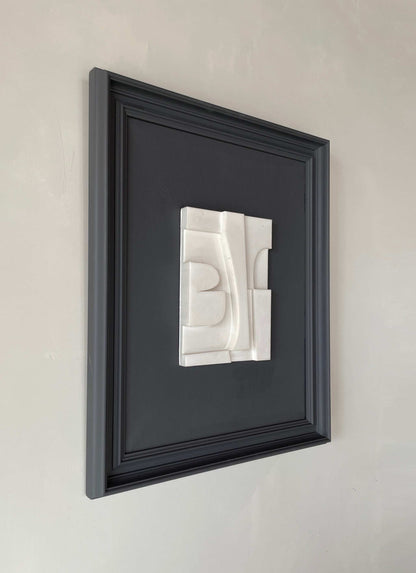 Vintage Frame Alphie with shiny white artwork in anthracite frame, exclusive by Edith Beurskens.