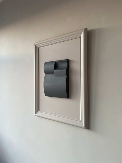 Vintage Frame Bonne with exclusive artwork by Edith Beurskens, in mushroom and anthracite colors, featuring sand texture and eco-paint finish.