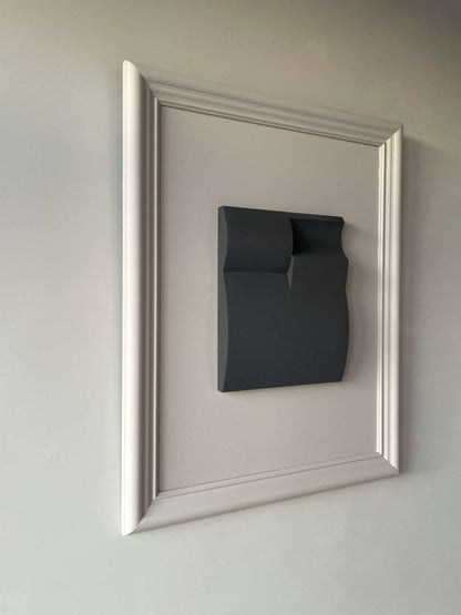 Vintage Frame Bonne with unique artwork by Edith Beurskens, featuring eco-friendly PLA material and sand texture in mushroom and anthracite colors.