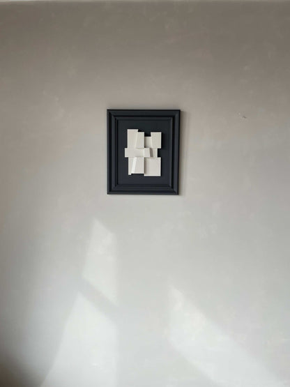 Vintage frame large Dee with exclusive artwork by Edith Beurskens, featuring a matte anthracite and shadow white color palette, sized 55 x 47.5 cm.