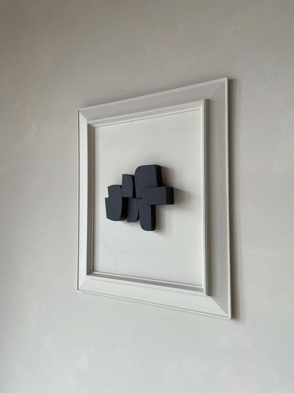 Exclusive Vintage Frame Bibis artwork by Edith Beurskens, made from plant-based PLA with a sand coating; color: Shadow White and Anthracite.