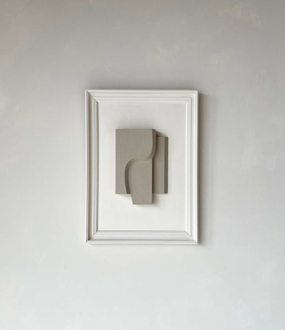 Vintage Frame Mose by Edith Beurskens, featuring exclusive artwork made from plant-based PLA with a sand coating, in shadow white and brown wood, size 57 x 42.5 cm.