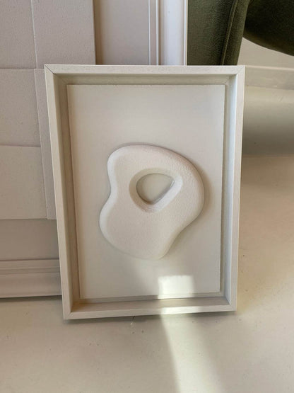 Organic Stone artwork by Edith Beurskens in shadow white with eco-paint finish, 30 x 21 cm frame.