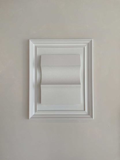 Vintage Frame Audo in strong white with unique artwork by Edith Beurskens, made from biodegradable PLA material, sizes 50 x 40 cm.