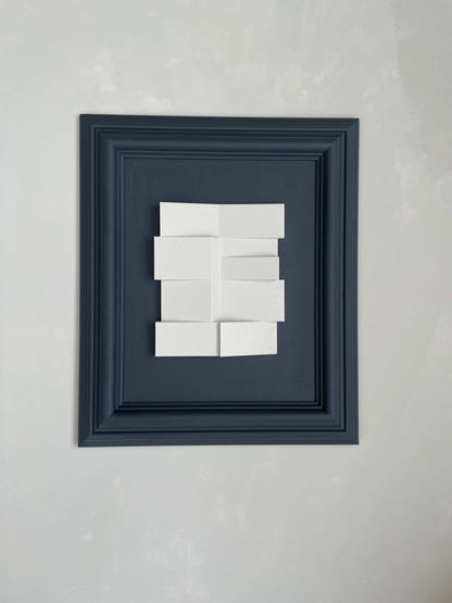 Vintage frame artwork by Edith Beurskens in anthracite and shadow white.