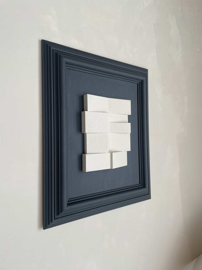 Vintage Frame Bowie with anthracite and shadow white design, exclusive artwork by Edith Beurskens, made from plant-based PLA material.