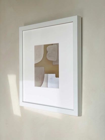 Oscar art print with matte finish and 1 cm white border, shown in a simple frame.